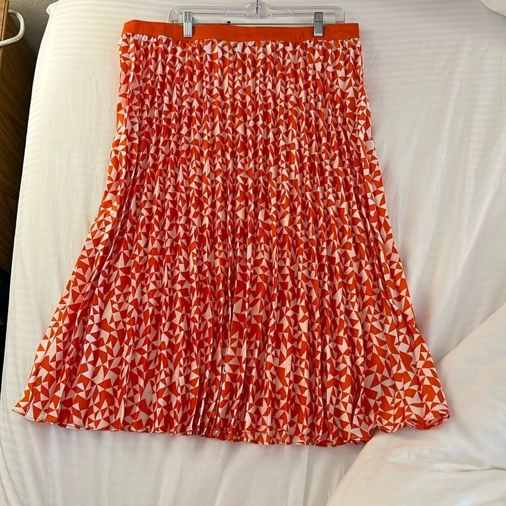 Future Collective by Kahlana Hatfield Brown pleated skirt